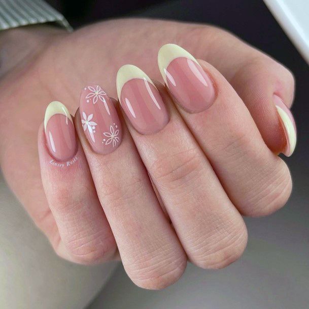 Creative Short Summer Nail Designs For Women