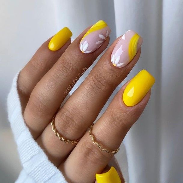 Creative Short Yellow Nail Designs For Women