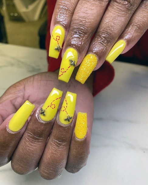 Creative Sunny Yellow And Embossed Bee Art On Nail