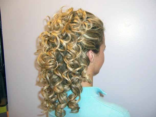 Crimped Golden Ringlets Hairstyle For Women