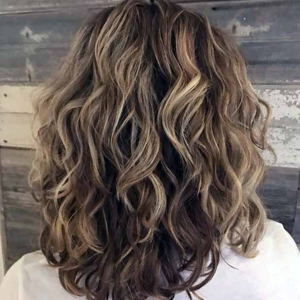 Cute Medium Length Curly Hairstyle 8