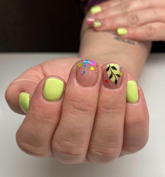 Cute Confetti Nail Designs For Women