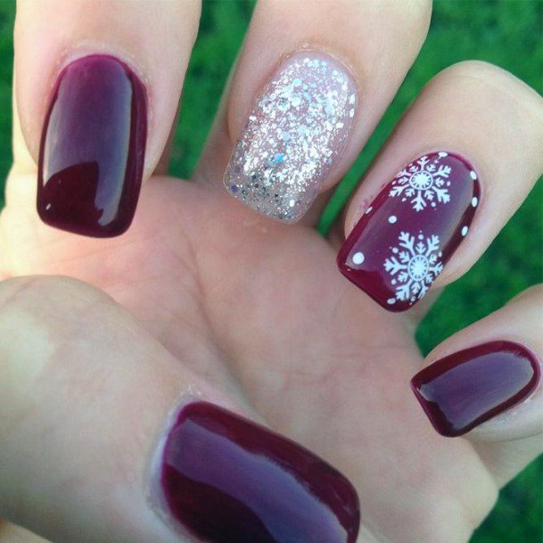 Cute Easy Holiday Nail Designs For Women