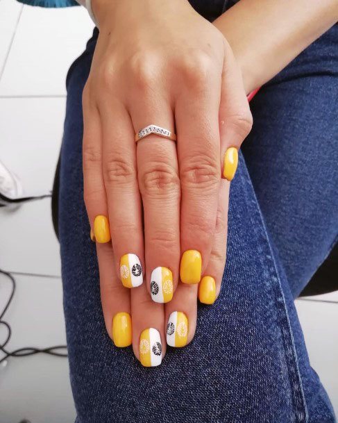 Cute Gorgeous Yellow And White Nail Design Inspiration For Ladies