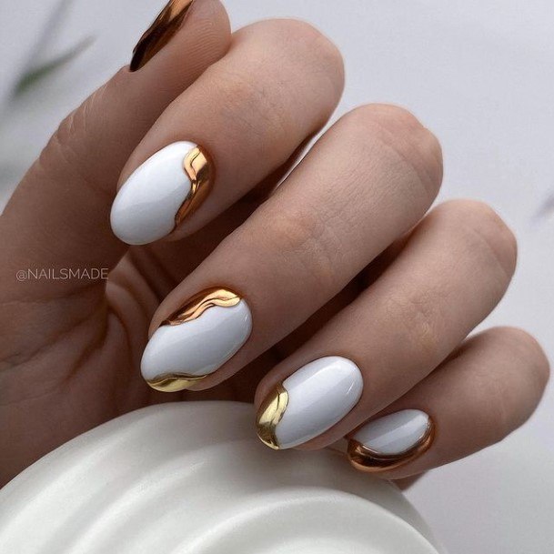 Cute Metallic Gold Nail Designs For Women