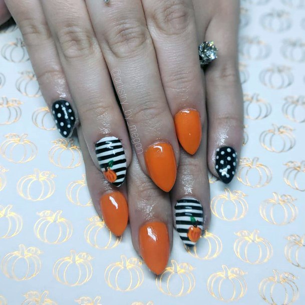 Cute October Orange And Black Stripe Polka Dot Nail Design For Halloween For Women