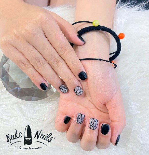 Cute Short Black Sparkly Silver Nail Inspiration Ideas For Ladies