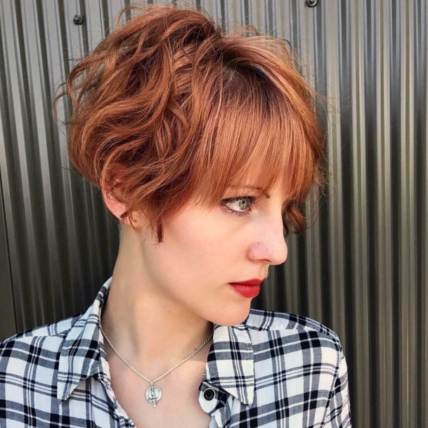 Cute Short Edgy Bob With A Bouncy Curl Women’s Hair Looks