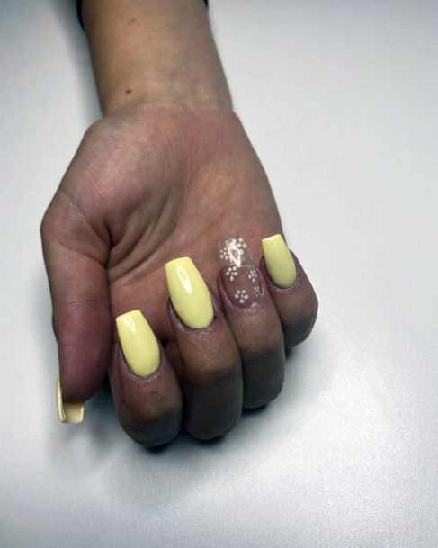 Cute Spring May Nails Yellow Gold Design For Women