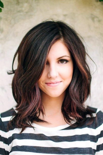 Cute Stylish Brown Highlighted Bouncy Bob Women’s Hairstyle Inspiration Idea