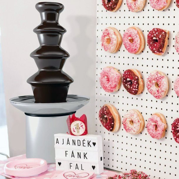 Cute Valentines Chocolate Fountain Cute Sprinkled Dougnut Lovely Wedding Desert Table Ideas