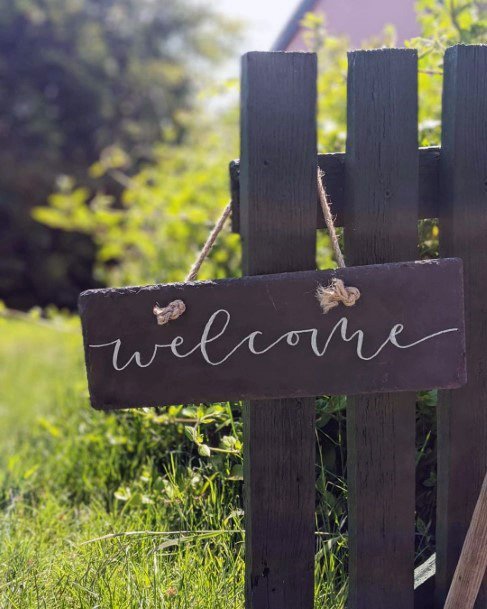 Cute Warming Welcome Sign For Wedding Ideas