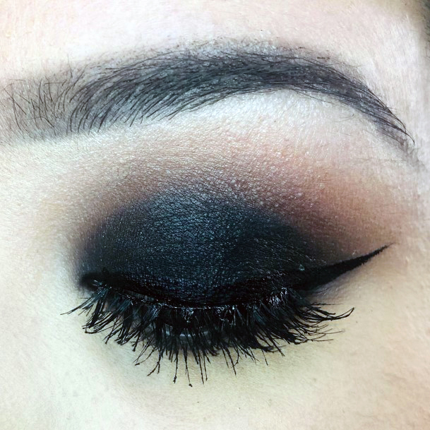 Darkened Grey Eyeshadow Women