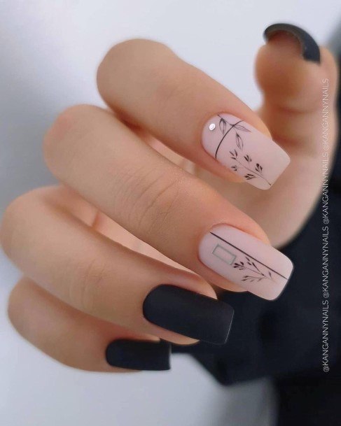 Decorative Classy Nail On Female