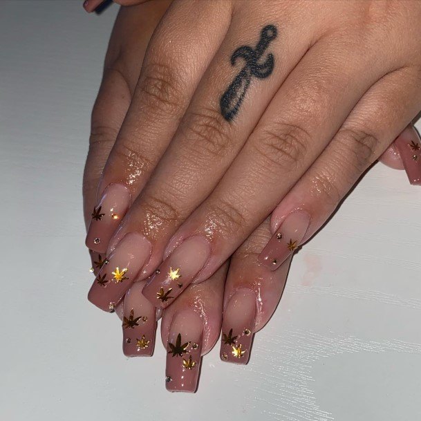 Decorative Looks For Womens 420 Nail