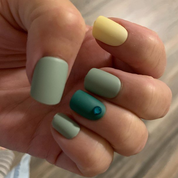 Decorative Looks For Womens Green And Yellow Nail