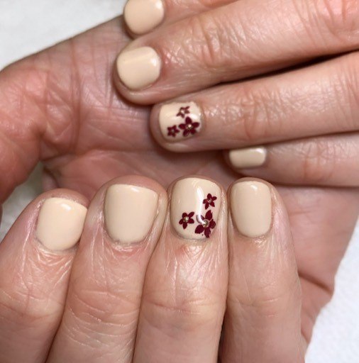 Decorative Looks For Womens Tan Nail