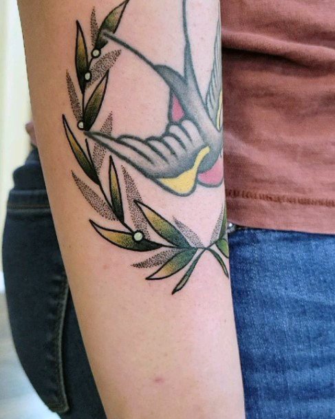 Decorative Looks For Womens Wreath Tattoo