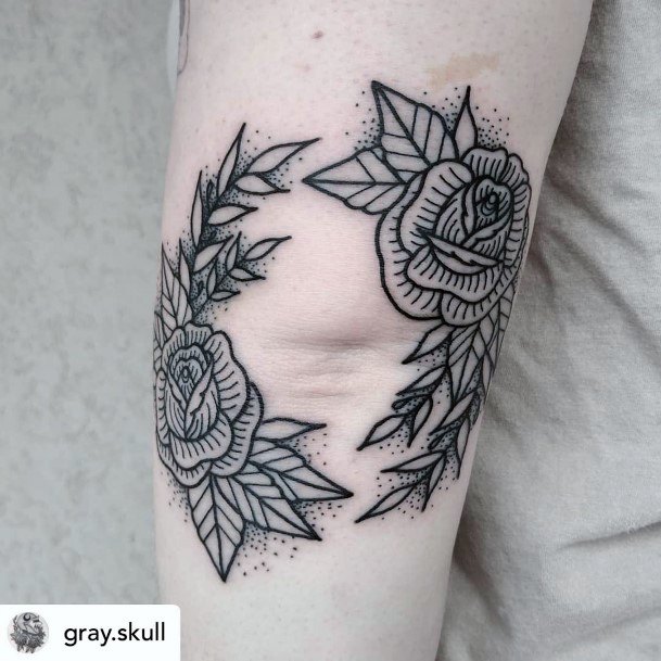 Decorative Wreath Tattoo On Female