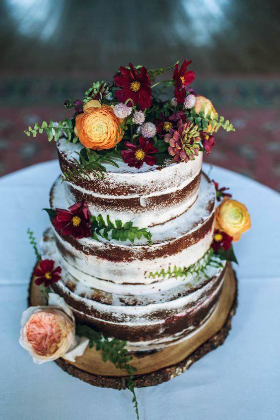 Delicious Wedding Cake With September Flowers