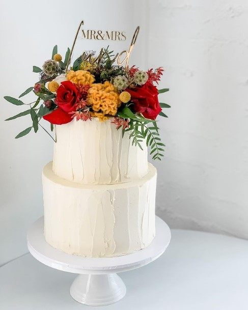 Delicious White Country Wedding Cake Flowers