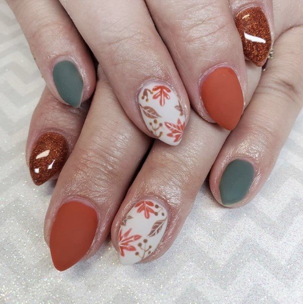 Delightful Nail For Women Fall Leaf Designs