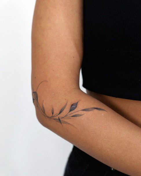 Delightful Tattoo For Women Leaf Designs