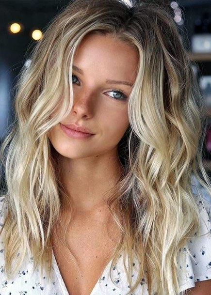 Dishevelled Silver Waves With Center Part Women Haircut