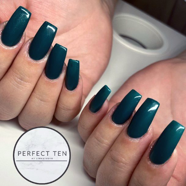 Distinctive Female Hunter Green Nail Designs