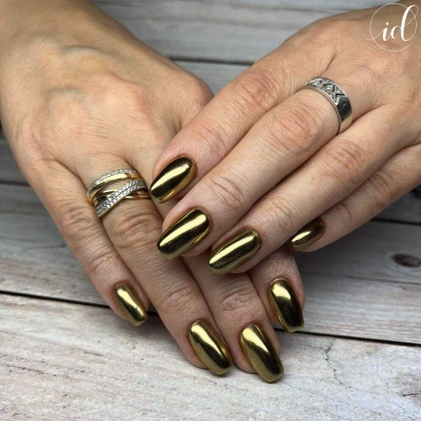 Distinctive Female Metallic Gold Nail Designs