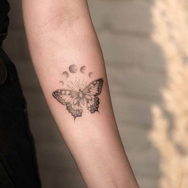 Distinctive Female Nice Tattoo Designs