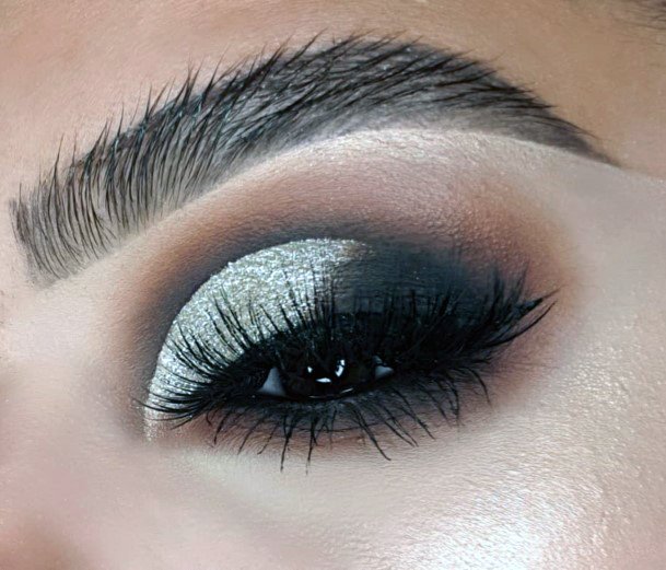 Double Toned Brown Eyeshadow Women