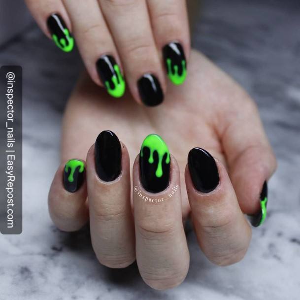 Elaborate Styles For Womens Black And Green Nail