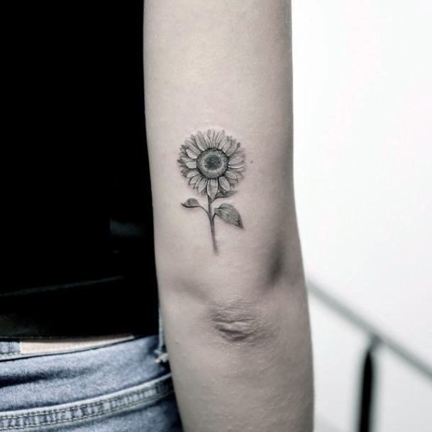 Elaborate Styles For Womens Gardening Tattoo