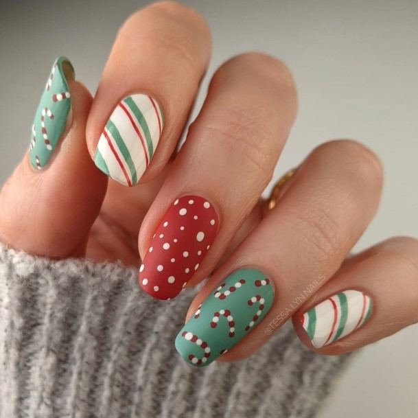 Elaborate Styles For Womens Red And Green Nail