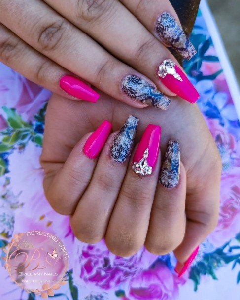 Elaborate Styles For Womens Snake Nail