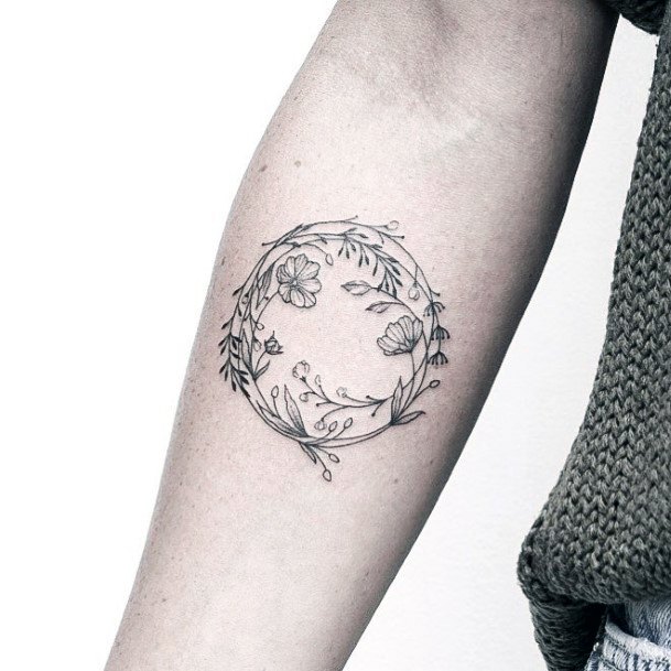 Elaborate Styles For Womens Wreath Tattoo