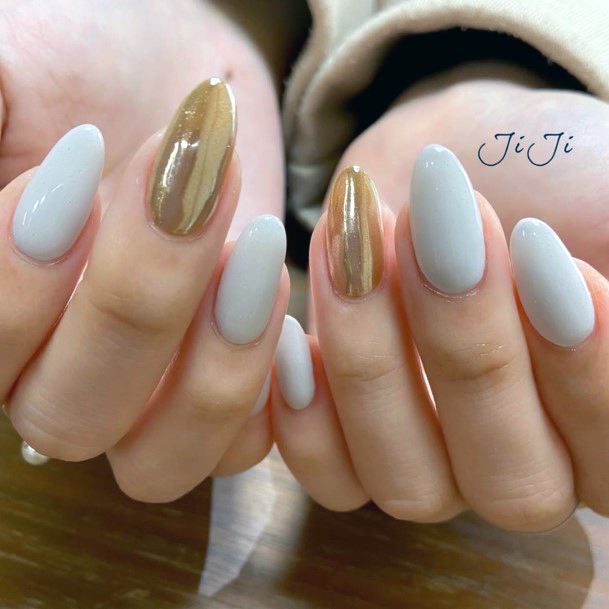 Elegant Cool White Gold Mirror Nail Design For Girls