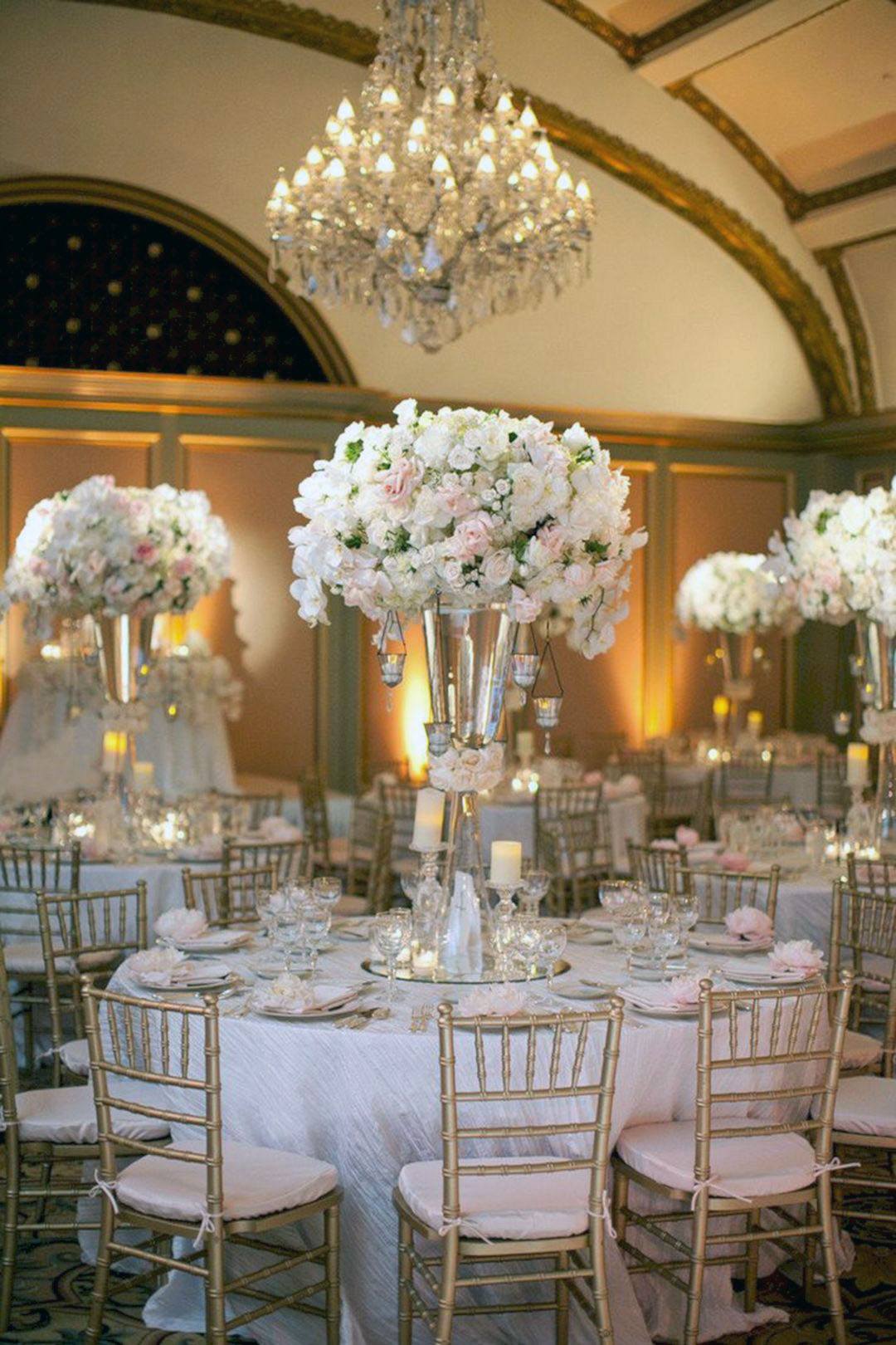 Elegant Rose Bunch At Table Wedding Decor