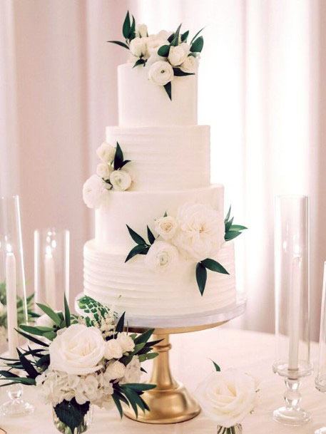 Elegant White Cake With Green Icing Wedding Decor