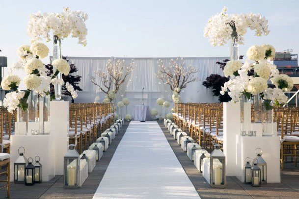 Elegant White Themed Wedding Platform Decor