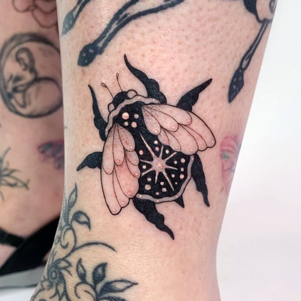 Enchanting Bee Tattoo Ideas For Women