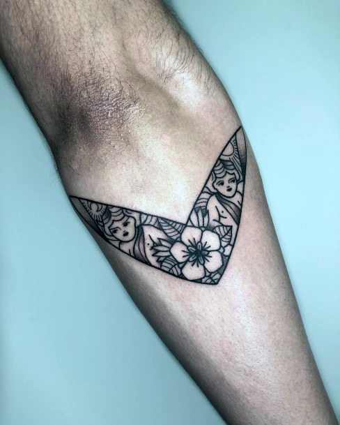 Enchanting Boomerang Tattoo Ideas For Women