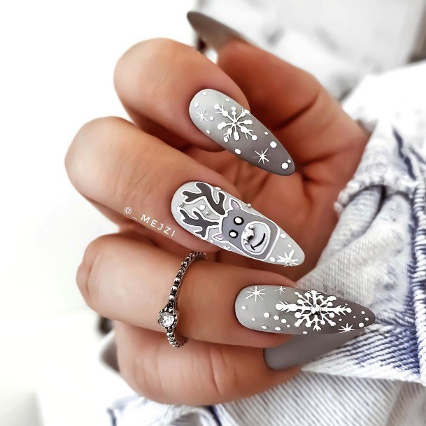 Enchanting Christmas Ombre Nail Ideas For Women