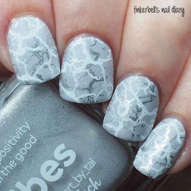 Enchanting Grey And White Nail Ideas For Women