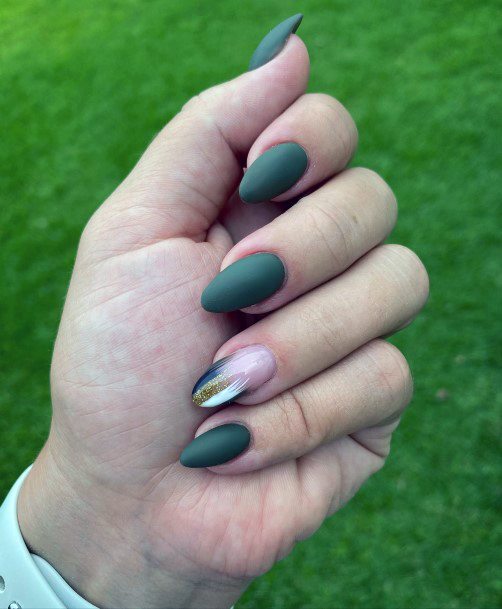 Enchanting Hunter Green Nail Ideas For Women