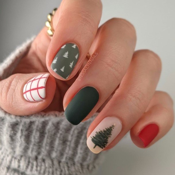 Enchanting Red And Green Nail Ideas For Women