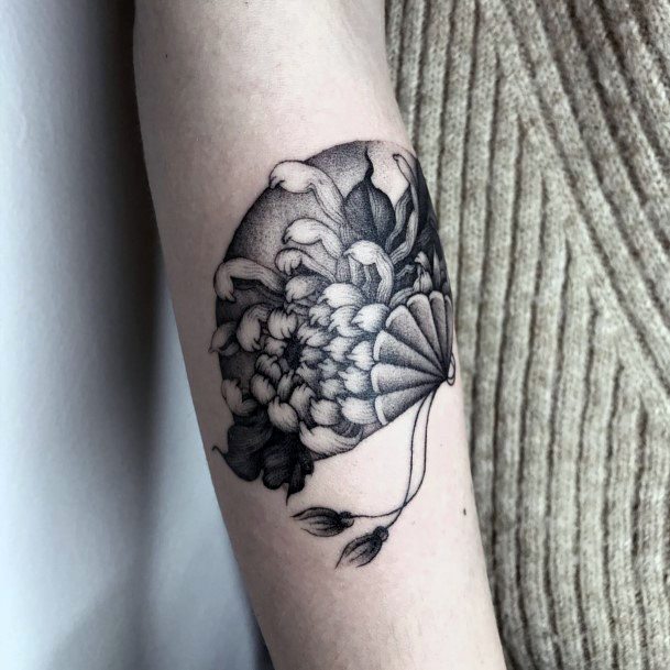 Enchanting Uchiwa Tattoo Ideas For Women