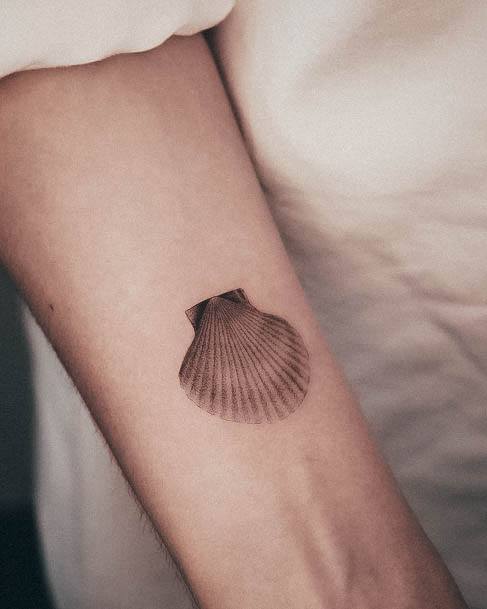 Excellent Girls Clam Tattoo Design Ideas