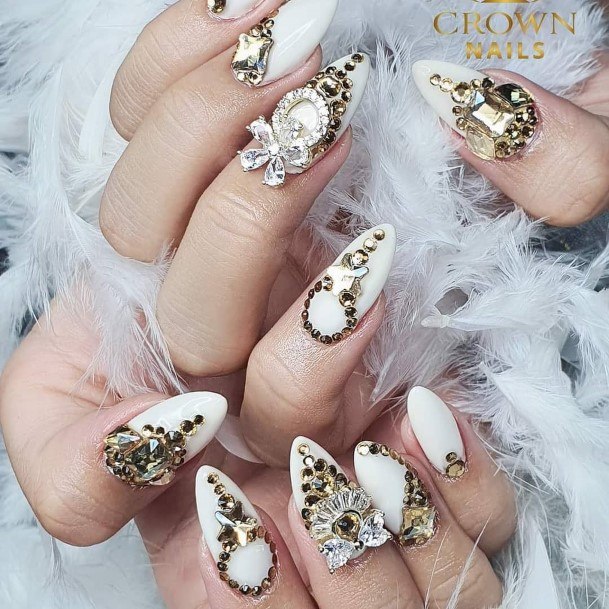 Excellent Girls Crown Nail Design Ideas